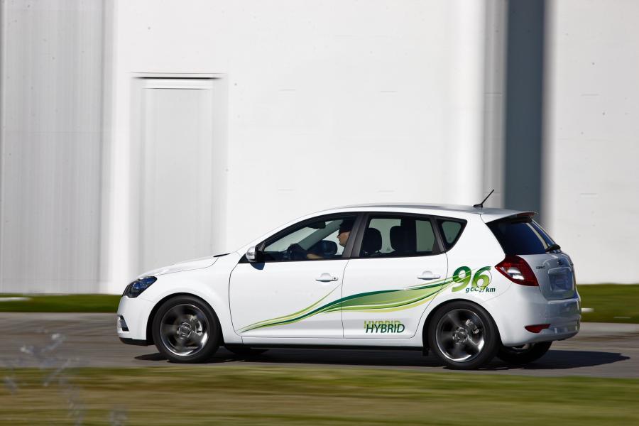  Kia cee&rsquo;d Hybrid 2010 года  (фото 3 из 33)